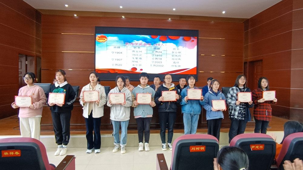 杏盛娱乐举行2021年上学期入团积极分子培训班结业典礼