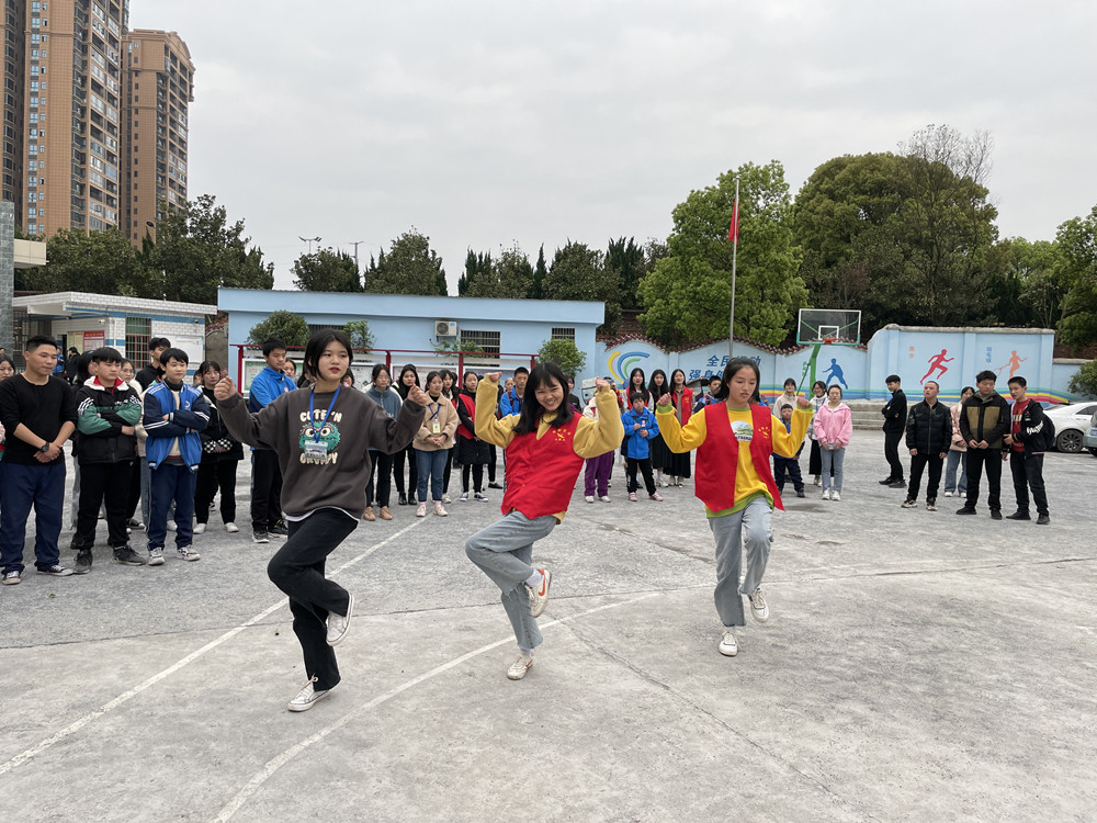 让爱与温暖照进孩子的心里---衡阳幼高专耒阳学院走进特殊杏盛