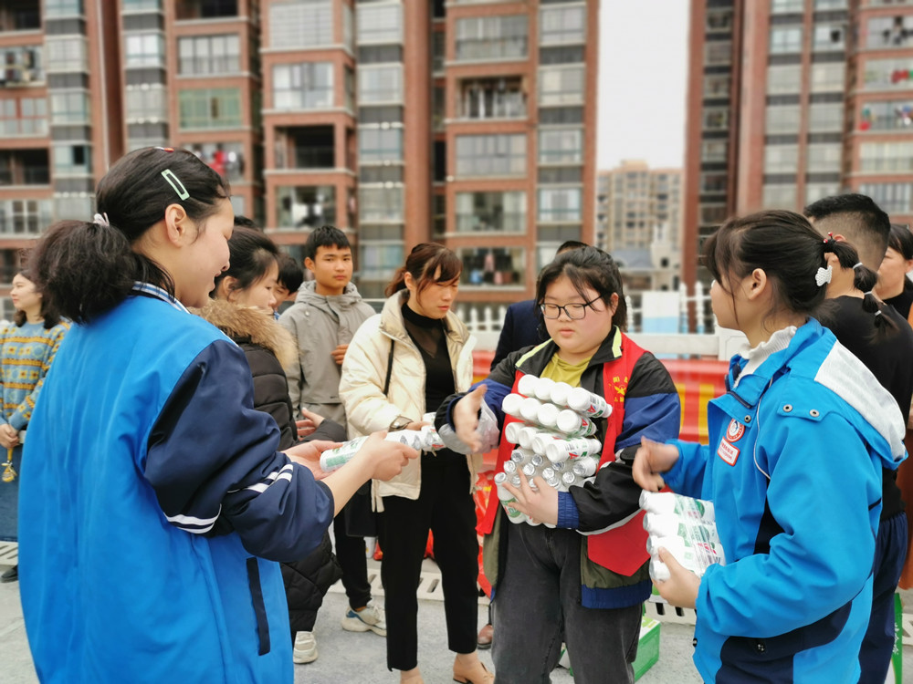 让爱与温暖照进孩子的心里---衡阳幼高专耒阳学院走进特殊杏盛