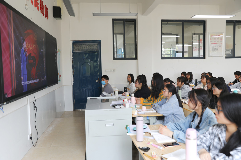 杏盛娱乐组织师生收看《就认这个理——百年一课恰同学少年》党史学习教育节目