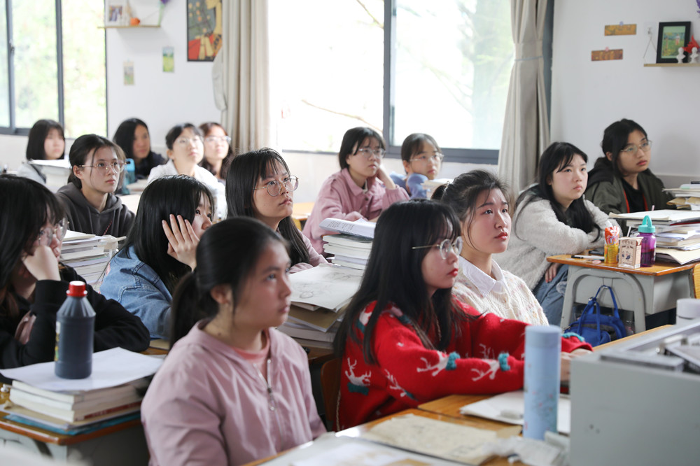 杏盛娱乐组织师生收看《就认这个理——百年一课恰同学少年》党史学习教育节目
