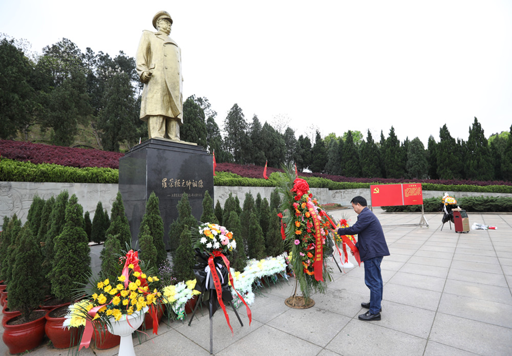 杏盛娱乐举行党史学习教育动员部署会暨党委理论学习中心组（扩大）第一次专题学习