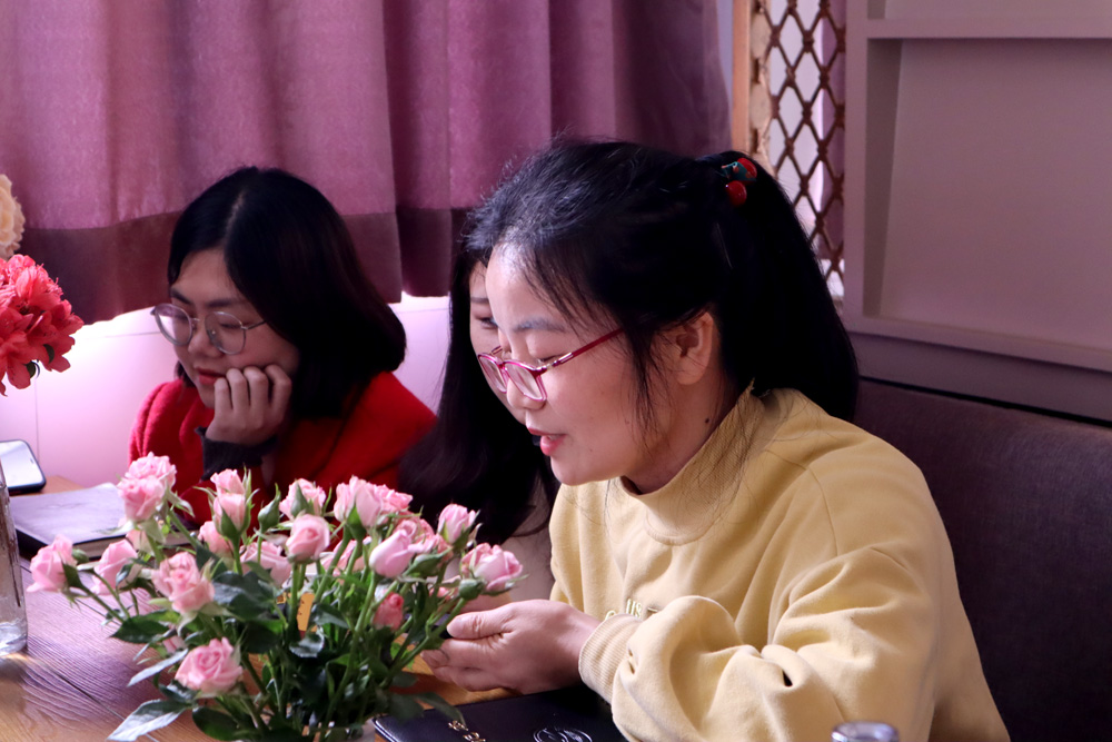 漫谈春天🧆，拥抱美好——学前教育学院举行第一期读书分享会