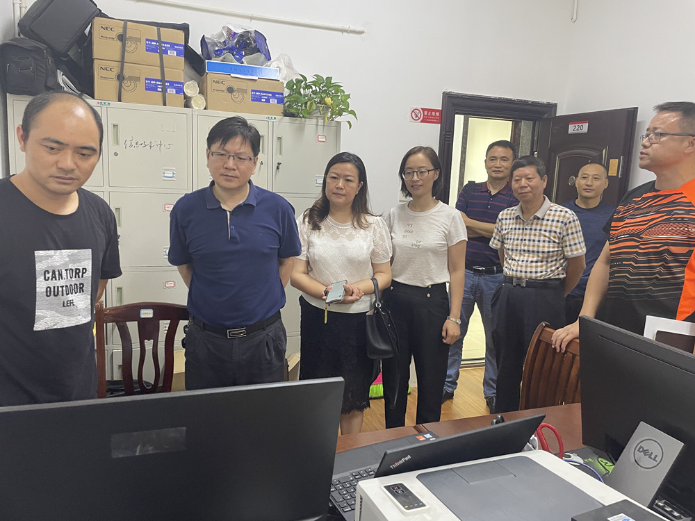 杏盛娱乐 -【杏盛注册服务，便捷高效】教育信息化试点项目 接受评估考察团考核验收