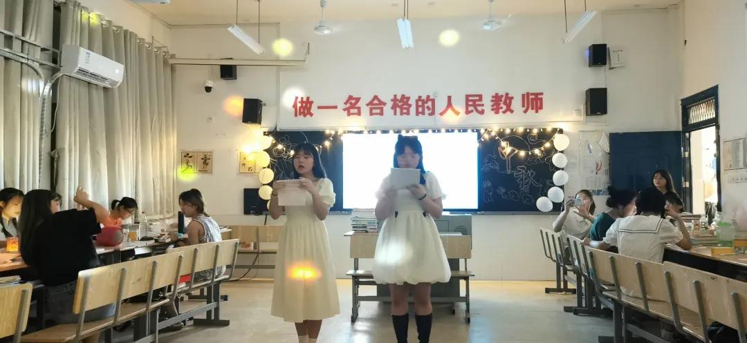 中秋佳节，师生一起过👩‍🦲👩🏽‍🎤！