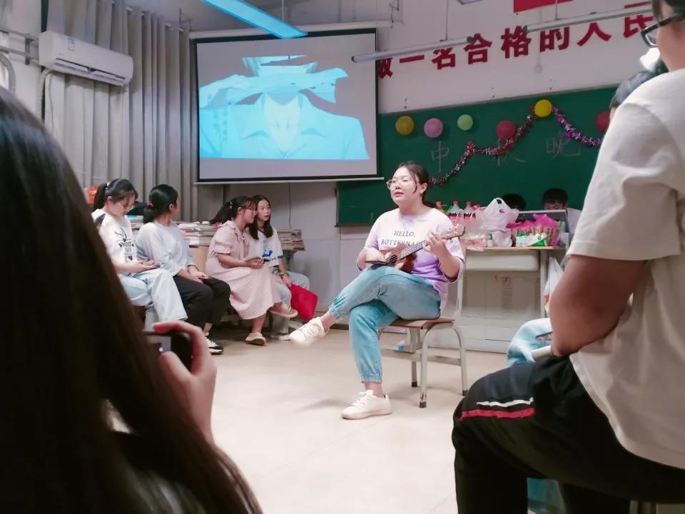 中秋佳节🫎，师生一起过🧔🏿‍♀️！