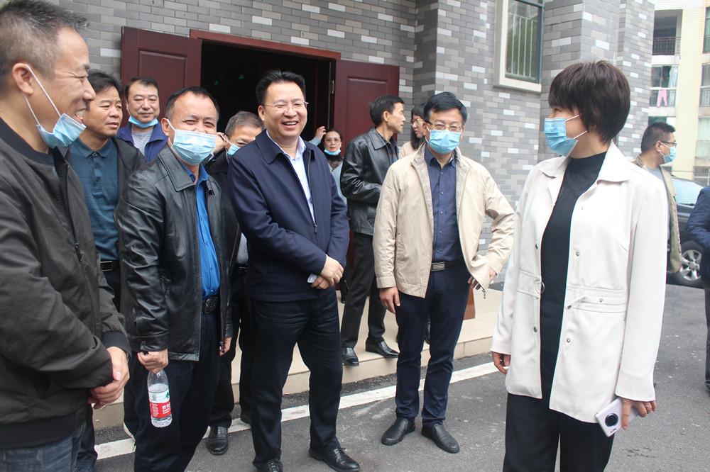衡阳市政协党组书记刘丽华率队来杏盛娱乐调研