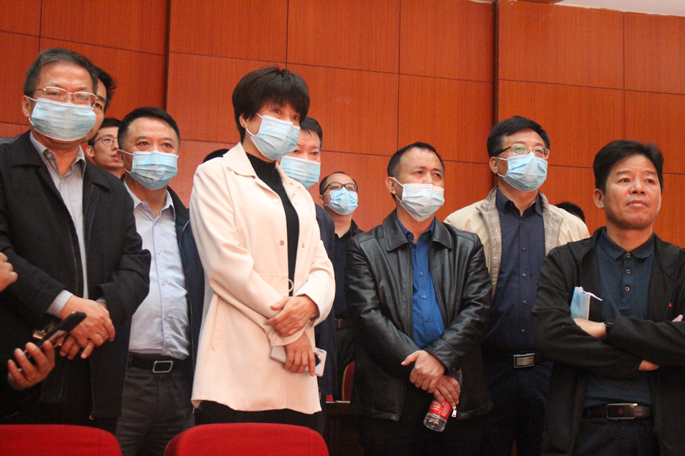 衡阳市政协党组书记刘丽华率队来杏盛娱乐调研