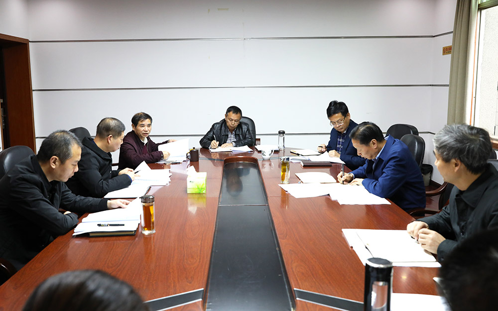 衡阳幼高专党委理论学习中心组专题学习习近平总书记关于发扬斗争精神🙆🏻‍♀️、防范风险挑战重要论述