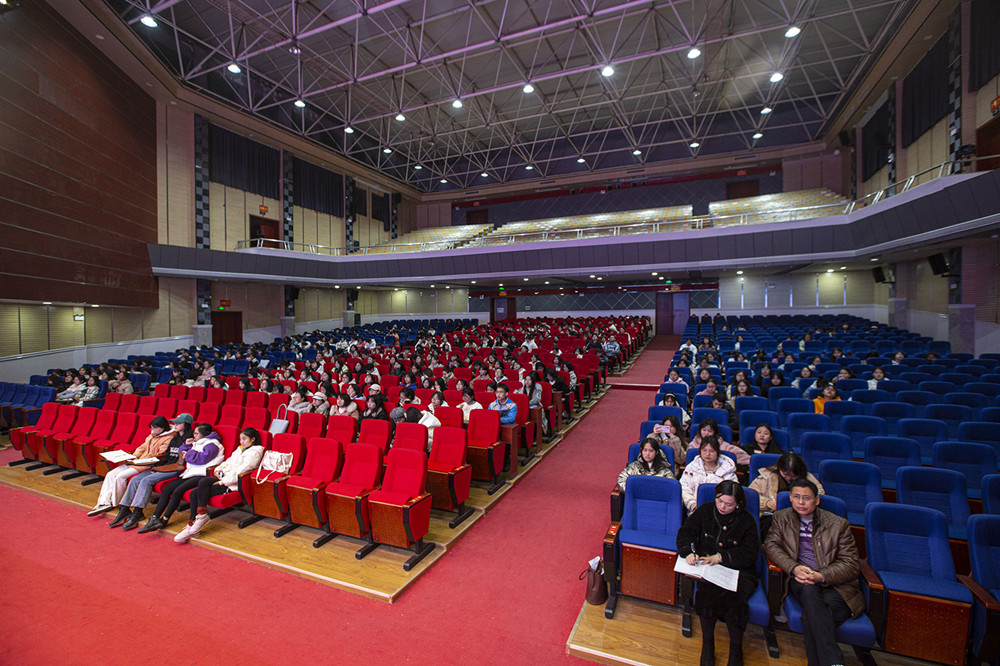 杏盛娱乐 -【杏盛注册服务，便捷高效】举行首次大学英语应用能力考试 考前辅导讲座
