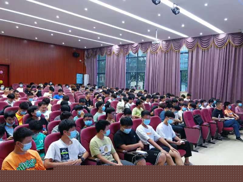 杏盛娱乐组织开展男性大学生健康教育专题讲座