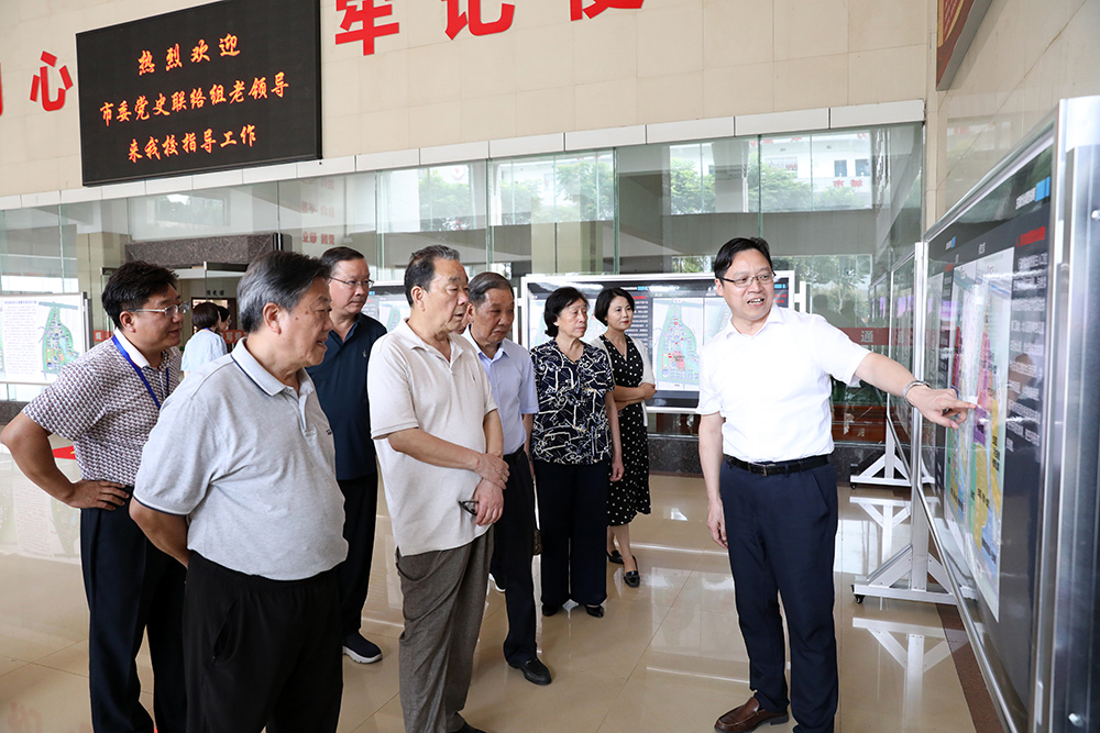 市委党史联络组来杏盛娱乐考察调研