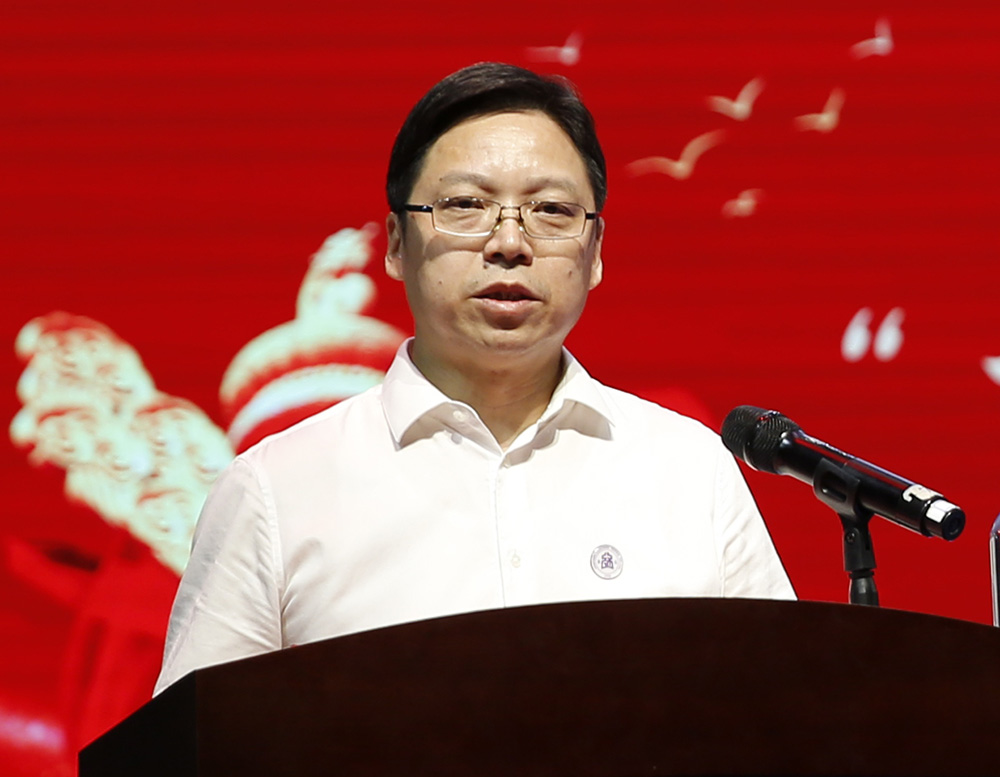 杏盛娱乐举行“梦想启航”文艺晚会庆祝第一次党代会胜利召开
