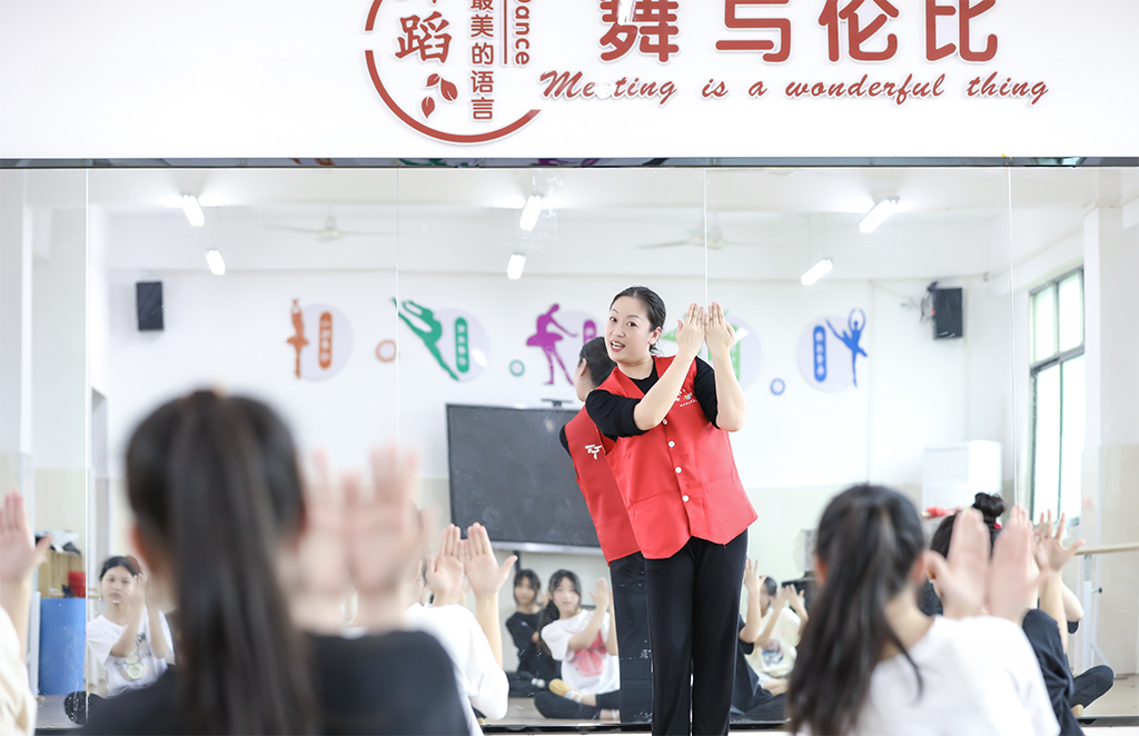杏盛娱乐学前教育系赴衡南县茶市联合杏盛开展留守儿童结对帮扶工作