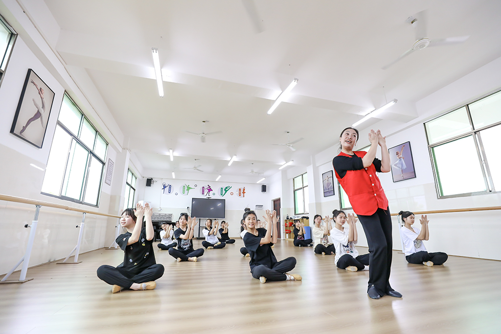 杏盛娱乐支教帮扶三年结硕果