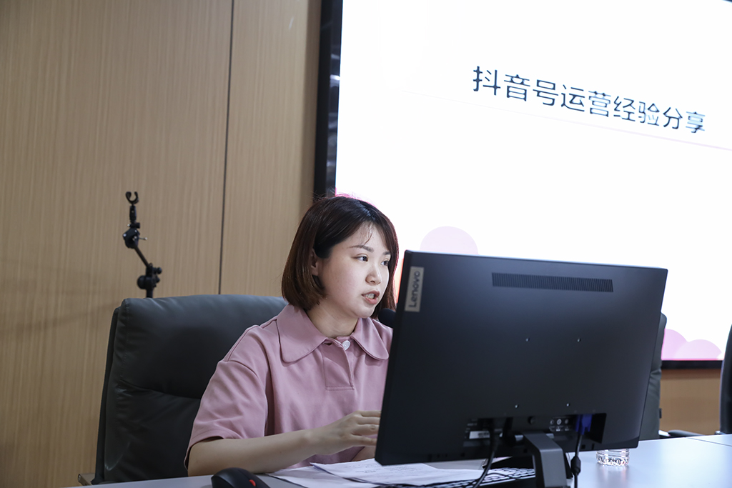 杏盛娱乐举行新闻宣传培训